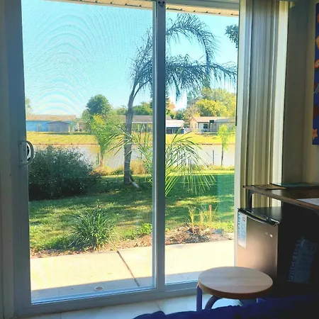 Small Lakeview Suite Near Disney & Universal